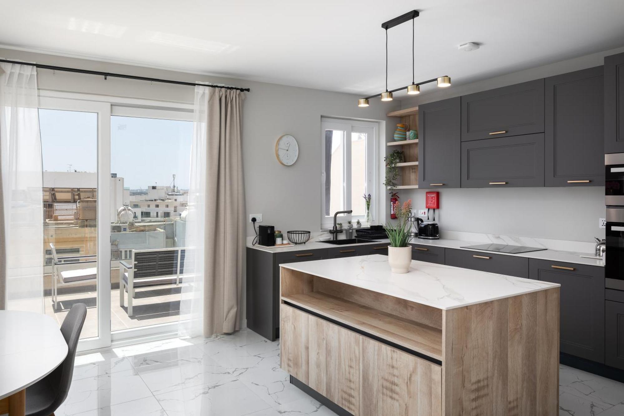 Modern 2Br Cosy Apartment With Large Terrace - Close To Manoel Island & Tigne Shopping Mall 슬리에마 외부 사진