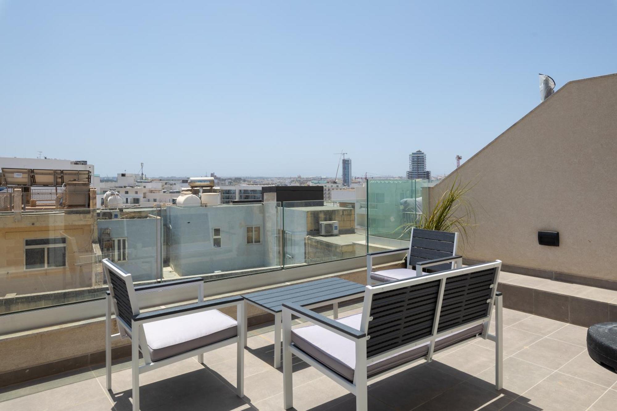 Modern 2Br Cosy Apartment With Large Terrace - Close To Manoel Island & Tigne Shopping Mall 슬리에마 외부 사진