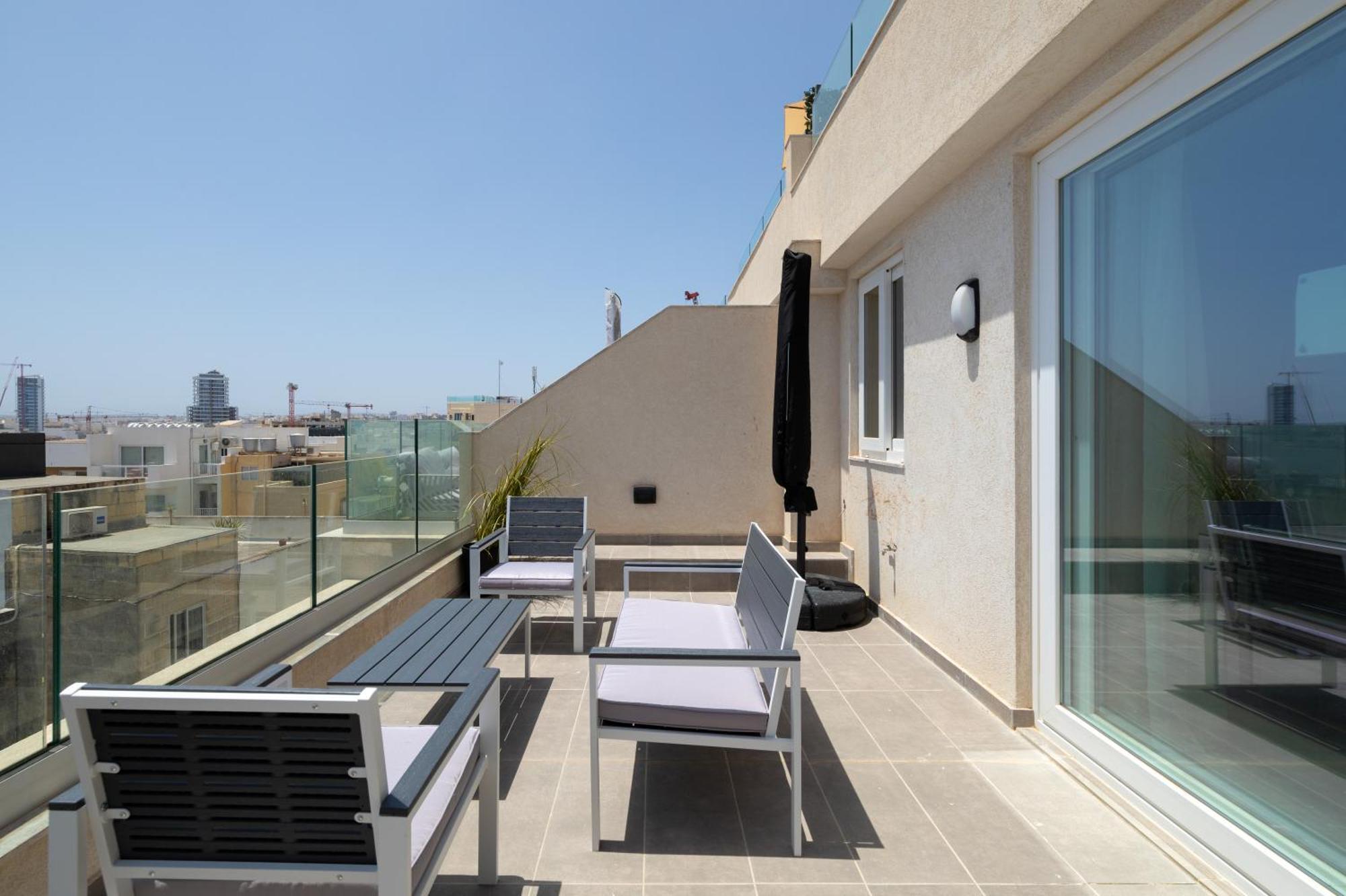 Modern 2Br Cosy Apartment With Large Terrace - Close To Manoel Island & Tigne Shopping Mall 슬리에마 외부 사진